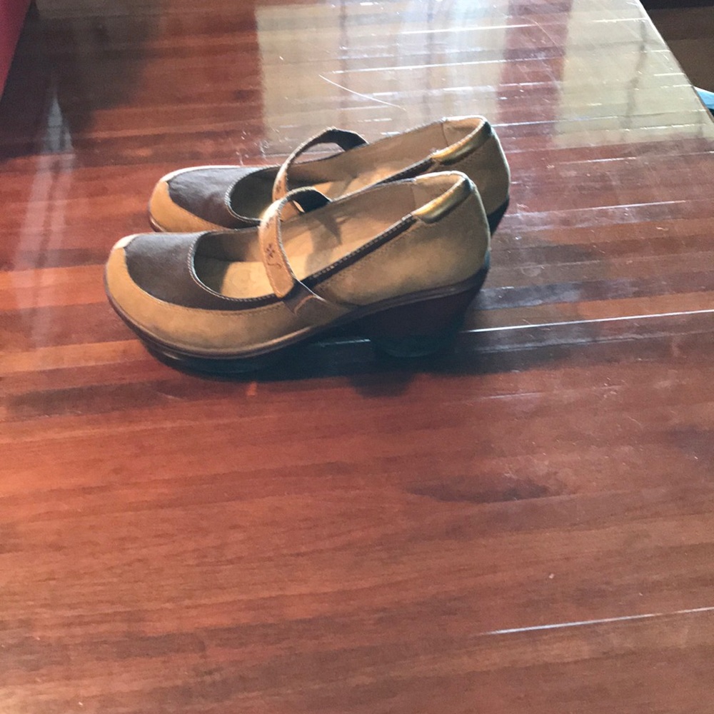 Shoes - Picture 2 of 3